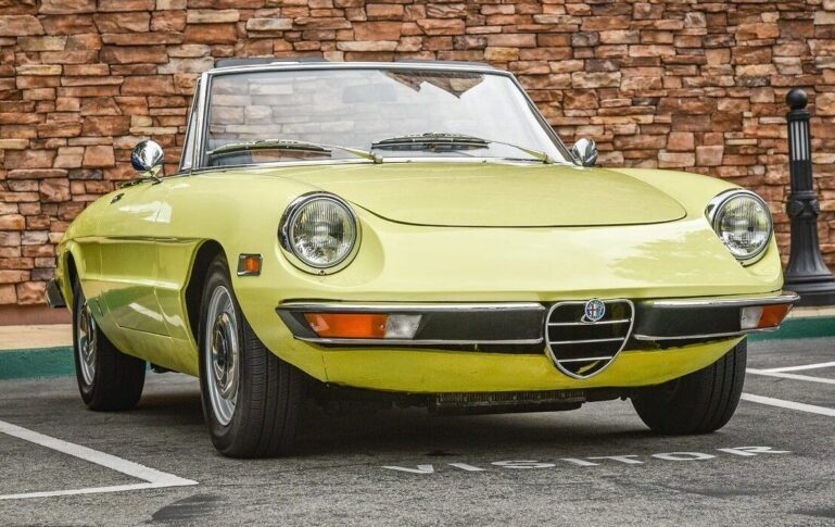 alfa romeo, classic, vintage-7968027.jpg